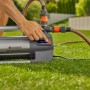 Gardena Gartenpumpe 6500 SilentComfort mit LC-Display und Bluetooth in Nutzung.
