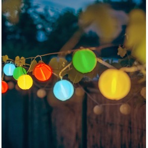 Bunte Näve LED Solar-Lichterkette mit Papierballons, 10er-Set für stimmungsvolle Gartenbeleuchtung.