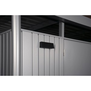 Biohort Solarleuchte am Gerätehaus: Kabellose LED-Beleuchtung mit Helligkeitssensor für Gartenhaus & Geräteschrank.