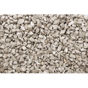 Nahaufnahme von Silber-Grauem Marmorsplitt (8-12 mm) als Zierkies.