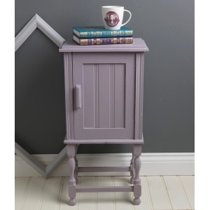 Nachttisch mit Rust-Oleum Kreidefarbe Möbellack in Fliederwein matt gestrichen.