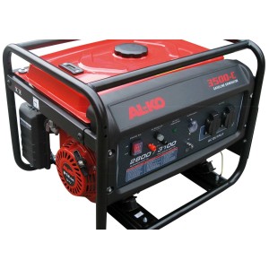 Al-Ko Stromerzeuger 3500-C: Robuster, roter Stromgenerator mit schwarzem Tragegestell und 2 Steckdosen.
