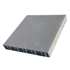 Graue Premac Terrassenplatte Ester, 50x50 cm, aus Beton für Terrasse und Gehweg.