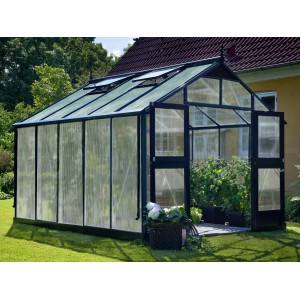 Juliana Gewächshaus Premium 10 Anthrazit mit geöffneter Doppeltür und Dachfenstern im Garten.