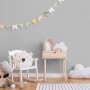 Jangal Wandpaneel Modular Wall Geometric Cashmere in hellem Kinderzimmer. Strukturierte Dekor-Paneele für moderne Wandgestaltung.