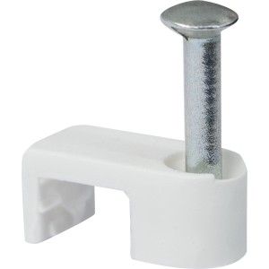 Weiße Nyfaz Nagelschelle (Ø 2-4 mm) mit Nagel zur Kabelbefestigung.