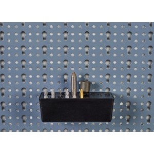 Küpper Systemhalter-Box mit Bohrern und Bits an Lochwand, Werkzeugaufbewahrung.