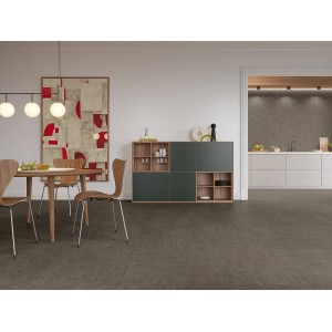 Verlegtes, graues Feinsteinzeug: Bodenfliese Scooter im modernen Esszimmer.