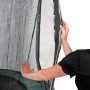 Detailaufnahme des Sicherheitsnetzes vom grünen EXIT Allure Classic Trampolin (244 x 427 cm).