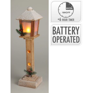 Dekorative LED-Laterne im Natur-Look mit Schneefinish, 52 cm hoch, für stimmungsvolle Weihnachtsdeko.