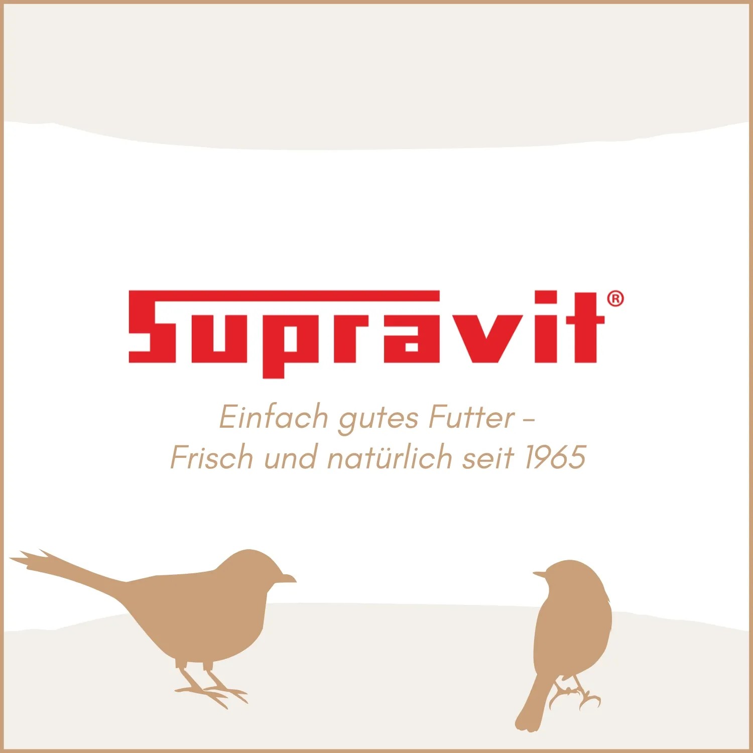 Supravit Logo in Rot, Slogan 'Einfach gutes Futter', zwei braune Vogelsilhouetten. Marke für Wildvogelfutter.