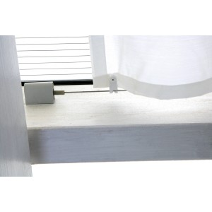 Detailaufnahme: Weißes Skan Holz Sonnensegel mit Befestigung für Terrassenüberdachung.