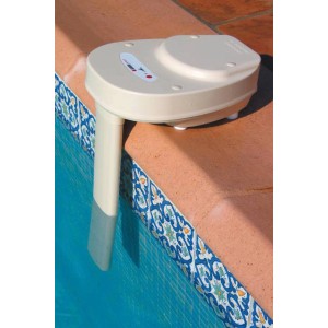 Summer Fun Pool-Alarm System am Beckenrand zur Pool Sicherheit.