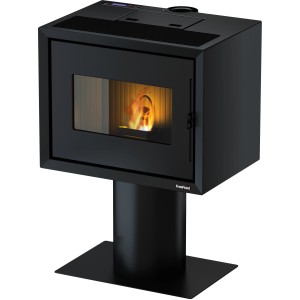 Schwarzer Freepoint Pelletofen Modo mit Stahlverkleidung und Flammen im Sichtfenster.