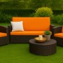 Orangefarbenes Gartenkissen-Set für Polyrattan-Möbel, bestehend aus Kissen für ein 3-Sitzer-Sofa.