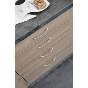 Siro Möbelgriff, Edelstahlfarbig glänzend, Lochabstand 96mm an Holzschubladen.