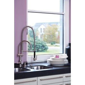 d-c-fix Static Windows Stripes Globe, 7,5x200cm, als Sichtschutz auf einem Fenster.