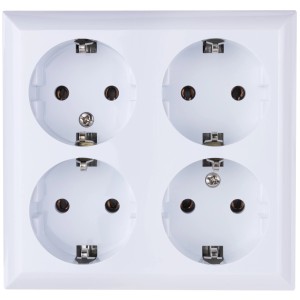 Weiße REV Ritter Aufputz-Steckdose PlanoLuxe mit 4 Schutzkontakt-Anschlüssen.