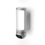 Bosch Smart Home Eyes II Außenkamera in Silber mit integrierter Beleuchtung.