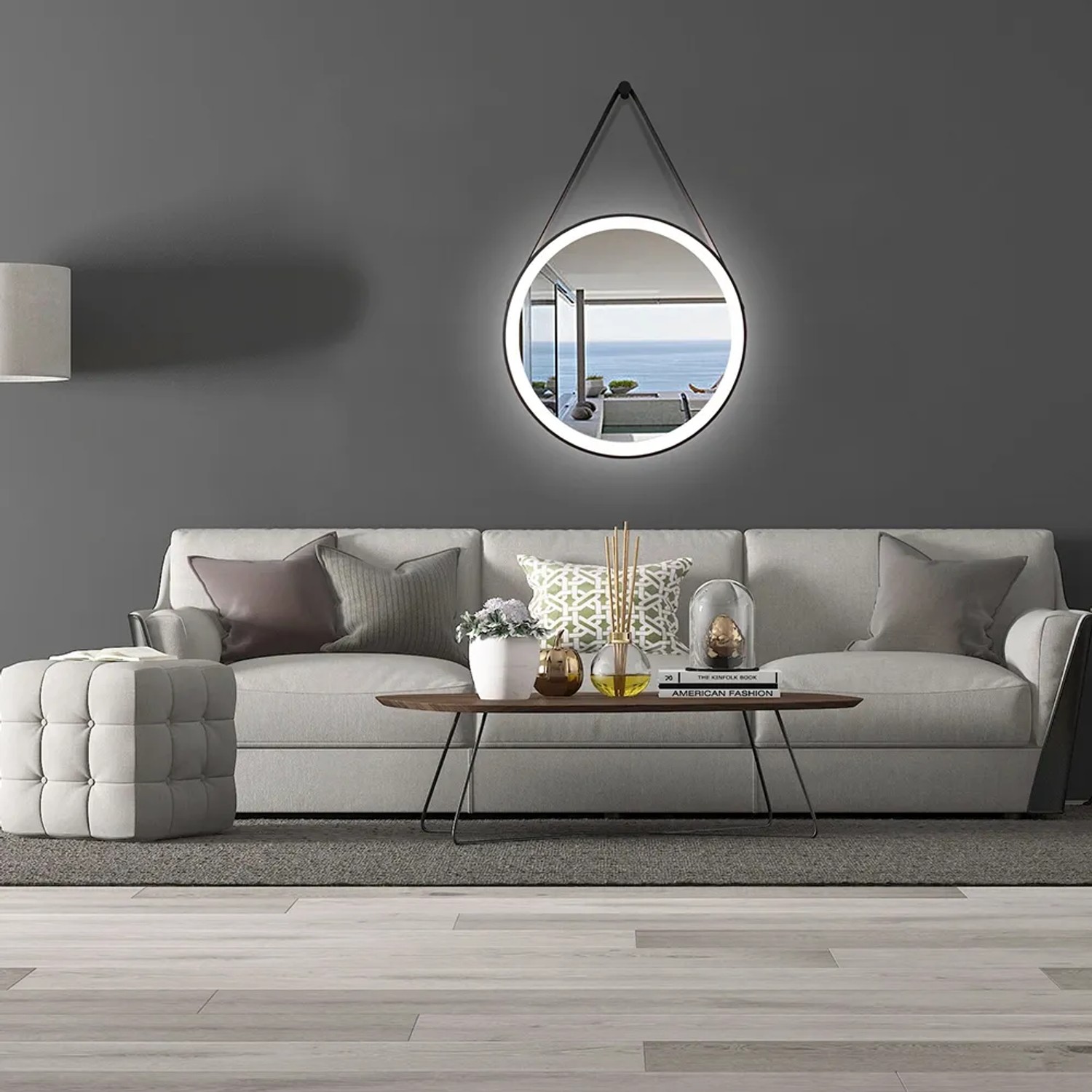 Runder DSK Design LED-Lichtspiegel Black Verano, Ø 55 cm, mit Lederband zur Wandmontage.