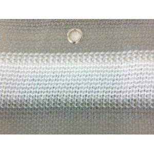 Floracord Balkonsichtschutz, grau-weiß gestreift, mit Öse für einfache Montage.