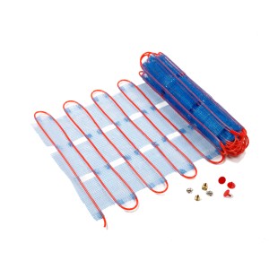 Perobe Warmwasser Fußbodentemperierung 10m² Heizmatte, ausgerollt und teilweise aufgerollt mit Zubehör.