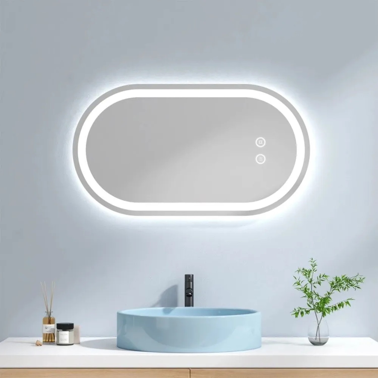 Ovaler Badspiegel mit integrierter LED-Beleuchtung und Touch-Steuerung. Moderner Wandspiegel mit Antibeschlag-Funktion.