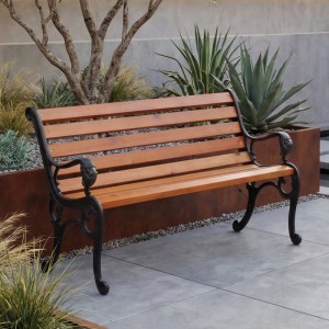 MCW Gartenbank O25, 2-Sitzer aus Kiefernholz und Gusseisen, 132 cm, Teak-Optik.