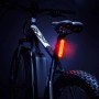 Fischer LED-Akku-Beleuchtungsset Stop am Fahrrad mit leuchtendem Rücklicht.