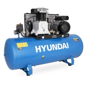 Blauer HYUNDAI Riemenkompressor BAC3150E mit 150L Tank, schwarzem Motor und silberner Pumpe. Ideal für Werkstatt.
