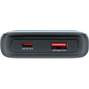 Schwaiger Powerbank, schwarz, Seitenansicht. Roter USB-C Eingang (18W) und USB-A Ausgang (22.5W).