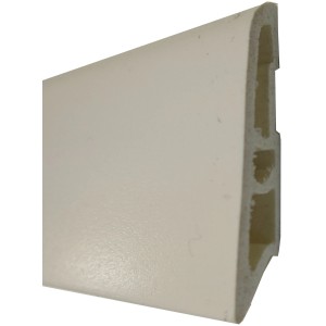 Weiße Sockelleiste Boston Design aus Vinyl, 60x15x2500 mm, für saubere Wandabschlüsse.