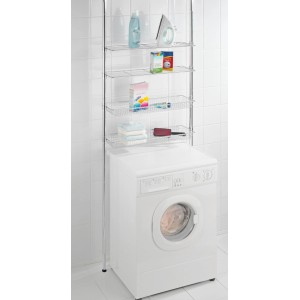 Wenko Teleskopregal Ellera Chrom über Waschmaschine mit Ablagen und Körben für Badutensilien.