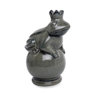 Graue Deko-Figur Froschkönig auf Ball aus Steingut, 22 cm hoch, für die Gartendekoration.