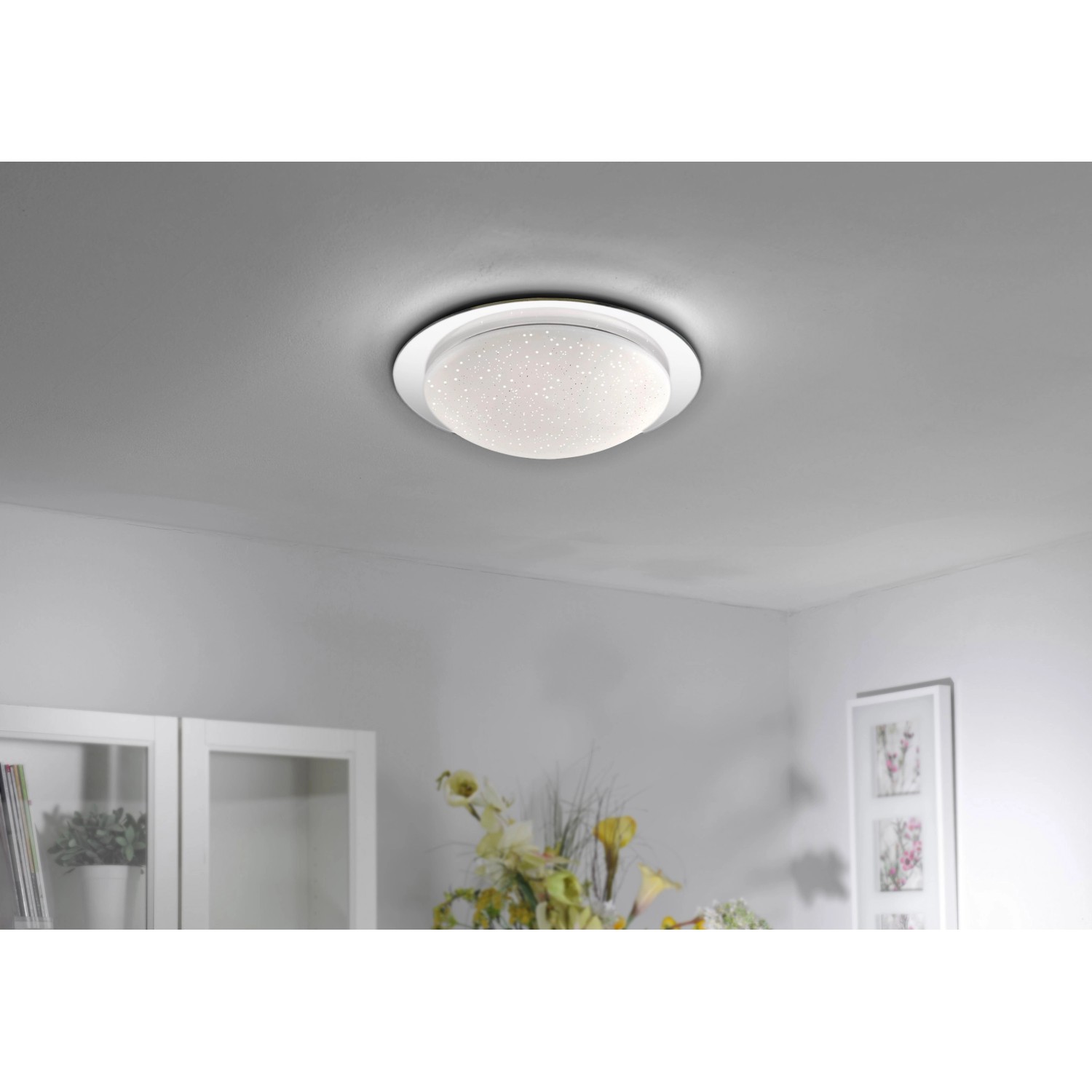 Chromfarbene LED-Deckenleuchte Skyler Ø 38 cm mit Sternenhimmel-Optik.