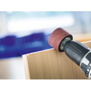 LUX Schleifzylinder-Set (45mm) an Bohrmaschine beim Holz schleifen.