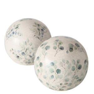 Zwei Deko-Kugeln Eukana von Boltze, Ø 15cm, mit Eukalyptus- und Blättermuster in Grün- und Blautönen.