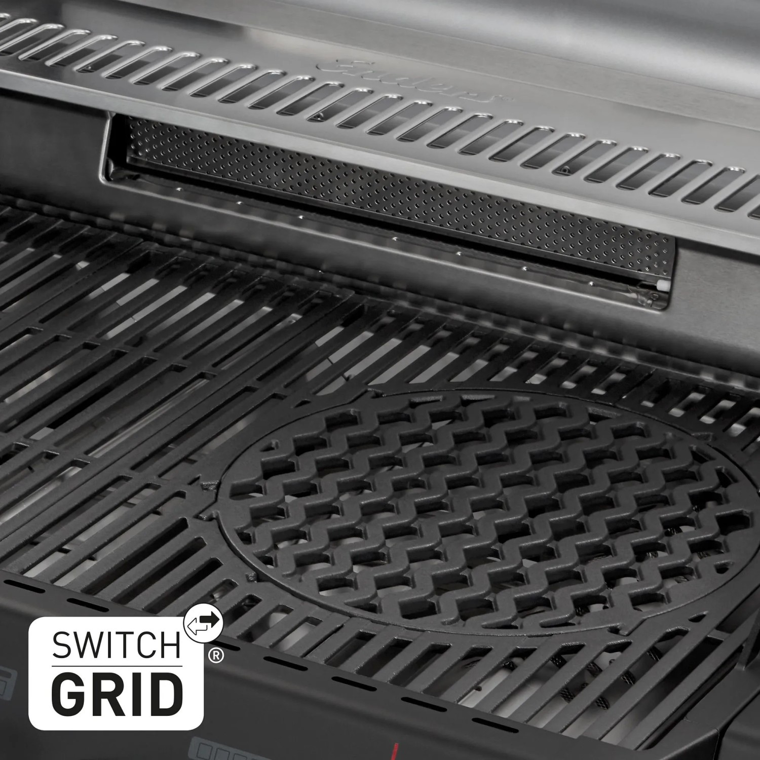 Detailaufnahme des Monroe Pro 3 SIKR Turbo Shadow Gasgrills mit Switch Grid Grillrost.