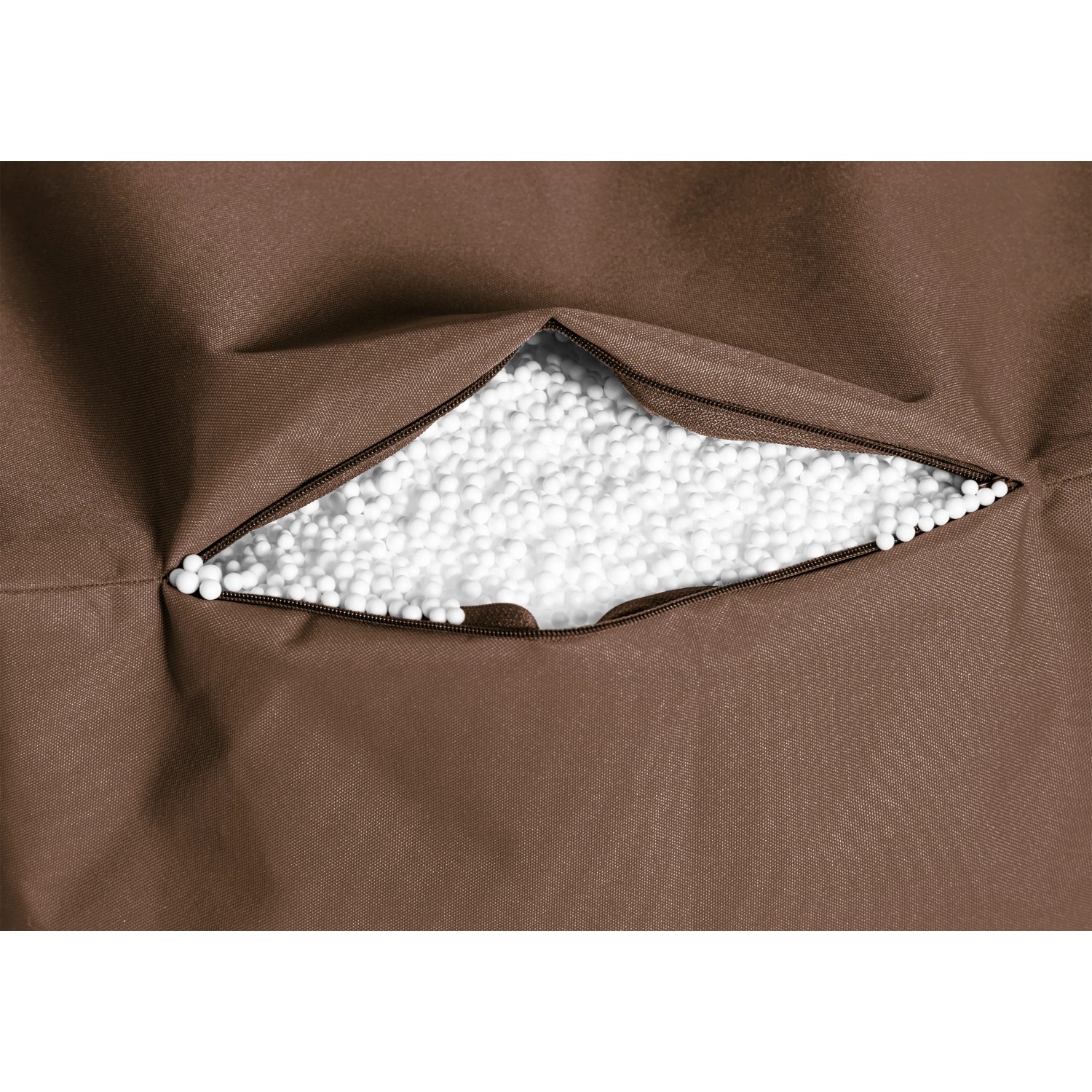 Detailaufnahme: Brauner Sitting Point Sitzsack mit EPS-Perlen Füllung.