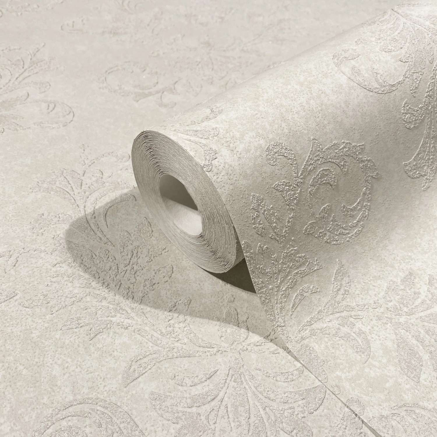 Rolle Marburg Vliestapete Habitat Ornament grau-beige mit floralem Muster.