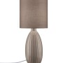 PR Home Uno Tischleuchte mit geripptem Keramikfuß und zylindrischem Stoffschirm in Beige.