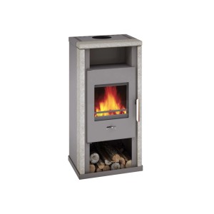 Wamsler Yuna Kaminofen mit Natursteinverkleidung, grau, 6 kW, mit Holzscheiten im Lagerfach.