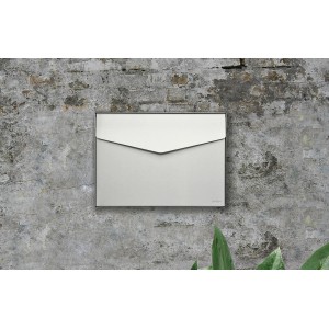 MEFA Briefkasten Letter 112 aus Edelstahl an einer Wand montiert.