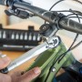 Anwendung: LUX Drehmomentschlüssel-Set zum Festziehen am Fahrrad.