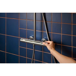 Hansgrohe Activera S 240 Duschsystem mit Thermostat in Chrom, Bedienung durch Hand.