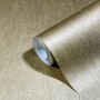 Goldene Marburg Vliestapete mit Crushed-Optik und Streifen im modernen Design.