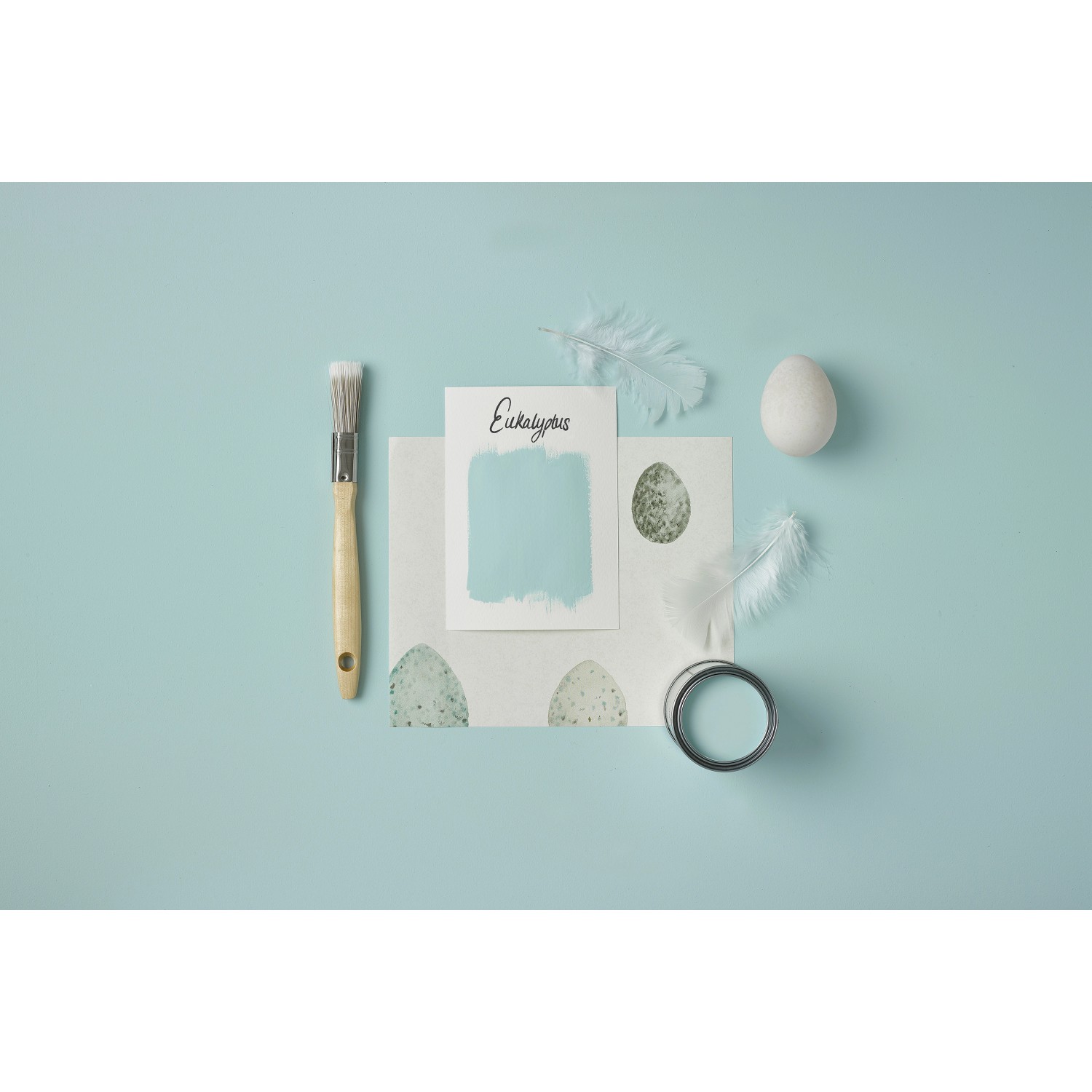 Rust-Oleum Kreidefarbe Eukalyptus, matte Sprühfarbe für Möbel, mit Pinsel, Ei und Federn.