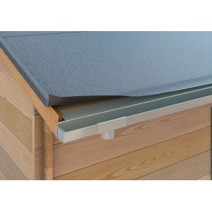 Ablaufstutzen aus Aluminium für SDF Kastenrinne, Naturfarben, am Dach montiert.