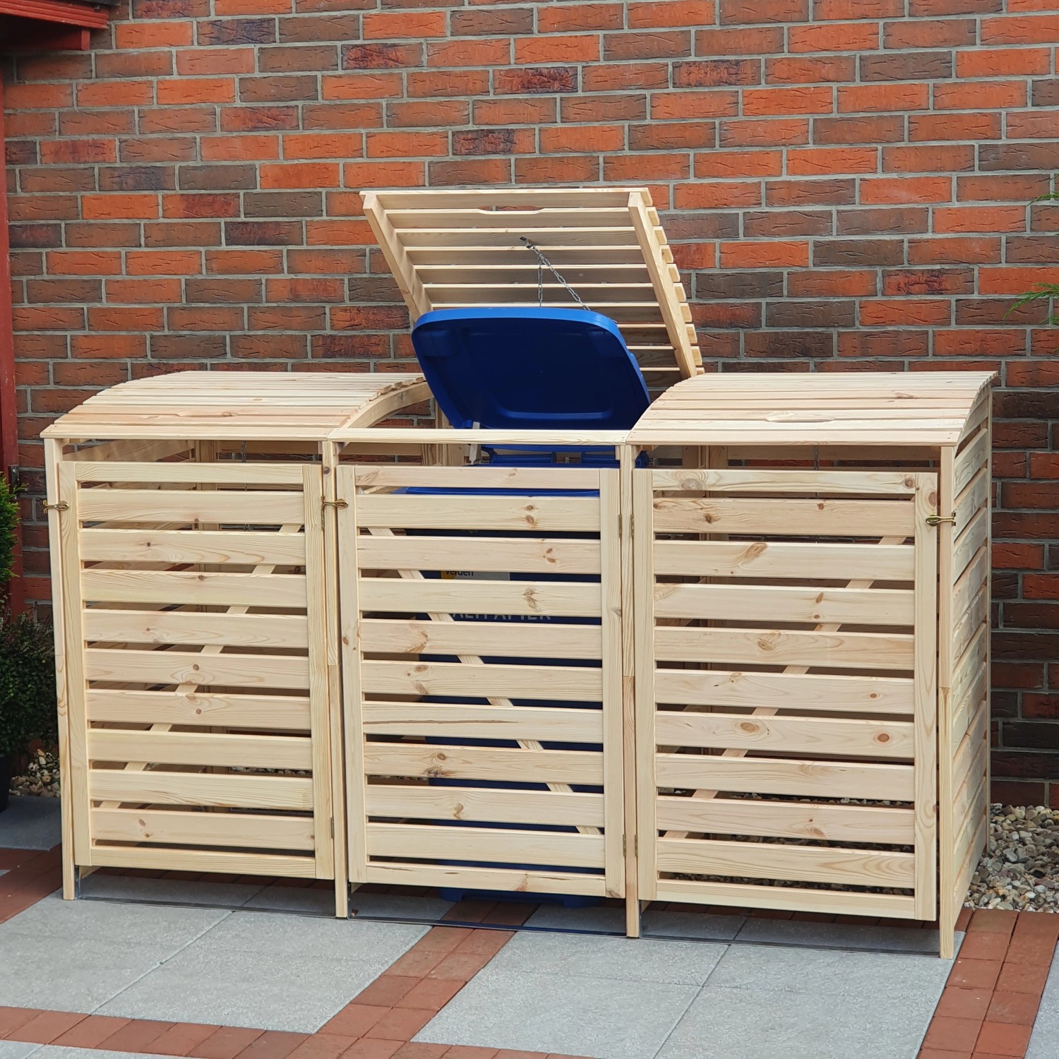 Mülltonnenbox Vario III für 3 Tonnen aus Kiefernholz, naturbelassen. Mülltonnenverkleidung für den Garten.