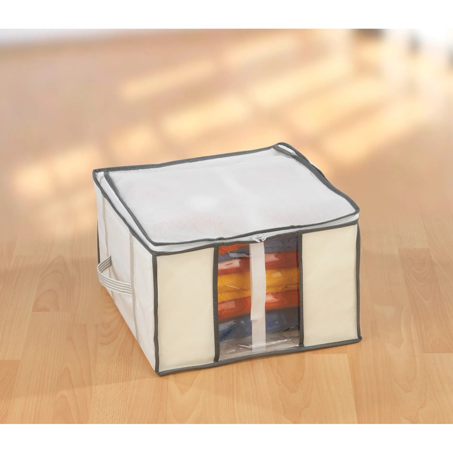 Wenko Vakuum Soft Box S, weiße Textilbox mit Vakuum-Tasche zur platzsparenden Aufbewahrung.